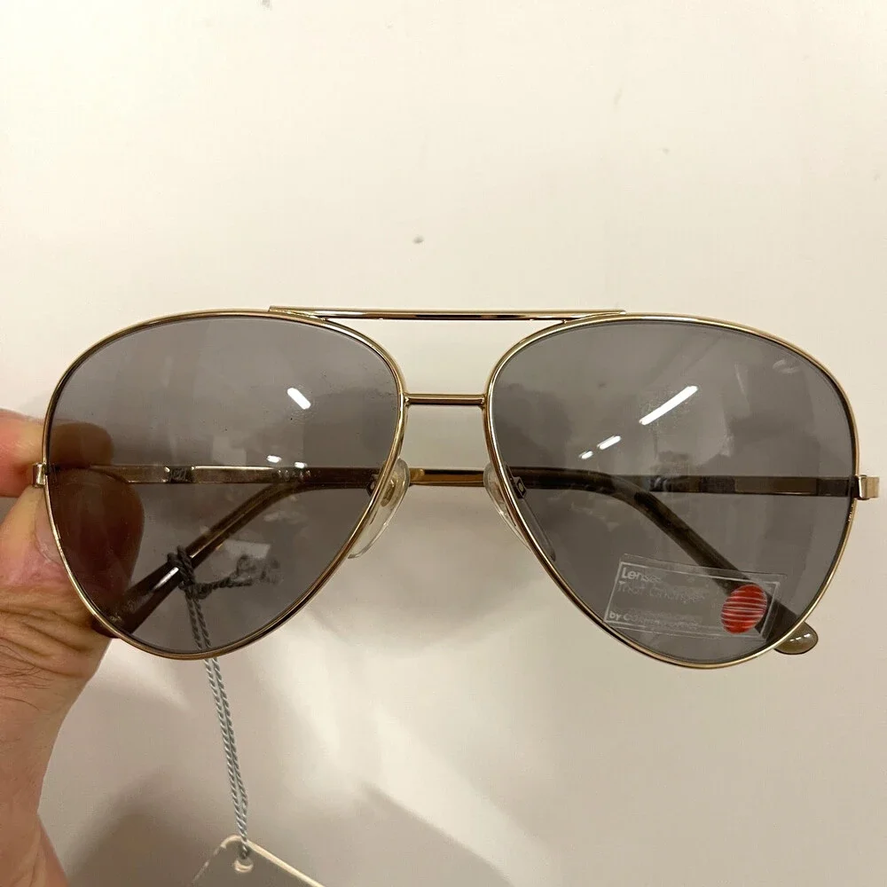 Vintage Serengeti Sunglasses 3038M Mens Gold Aviators with Gray Photochromic